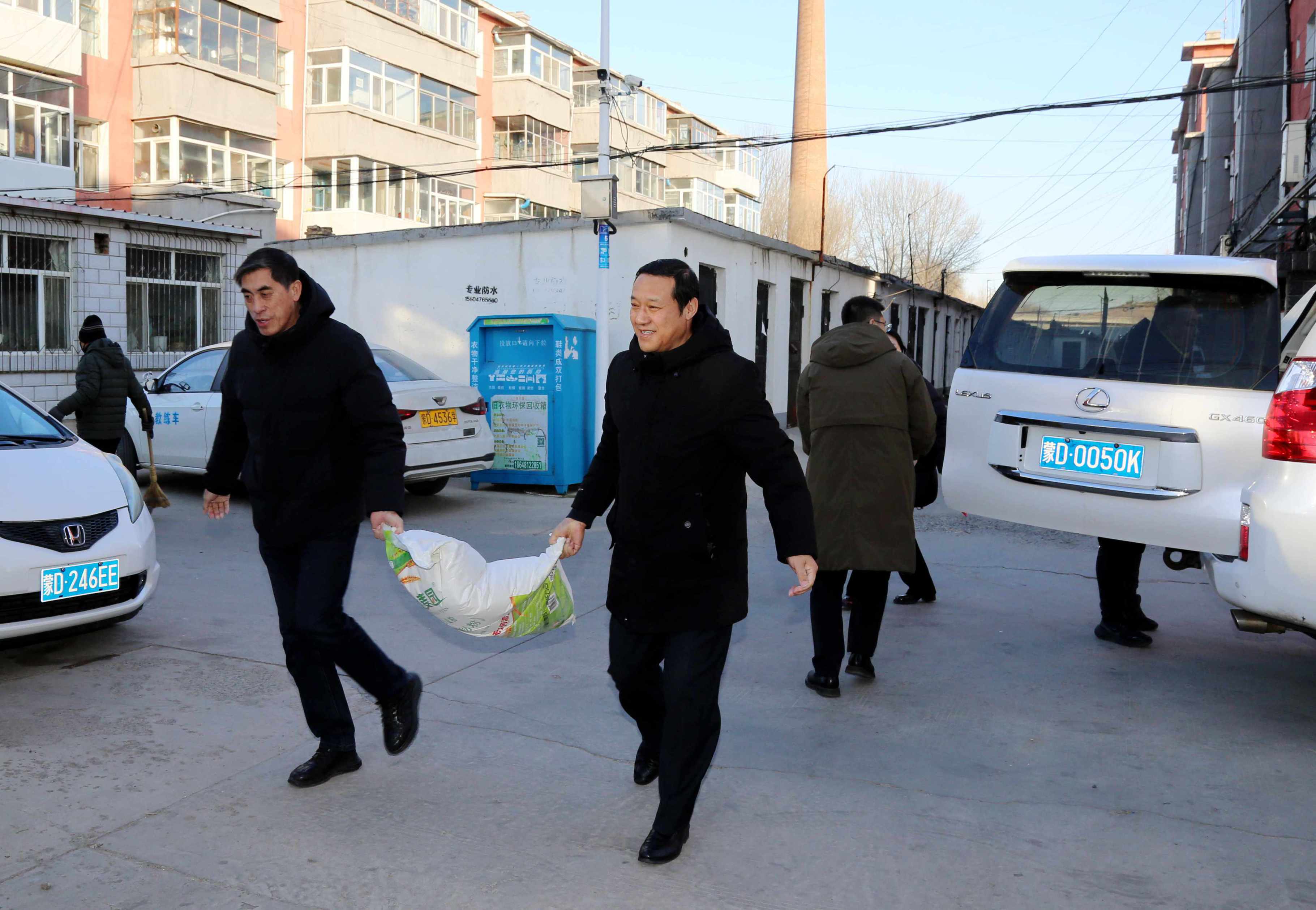 市国资委领导赴平煤投资公司走访慰问困难党员(图2)