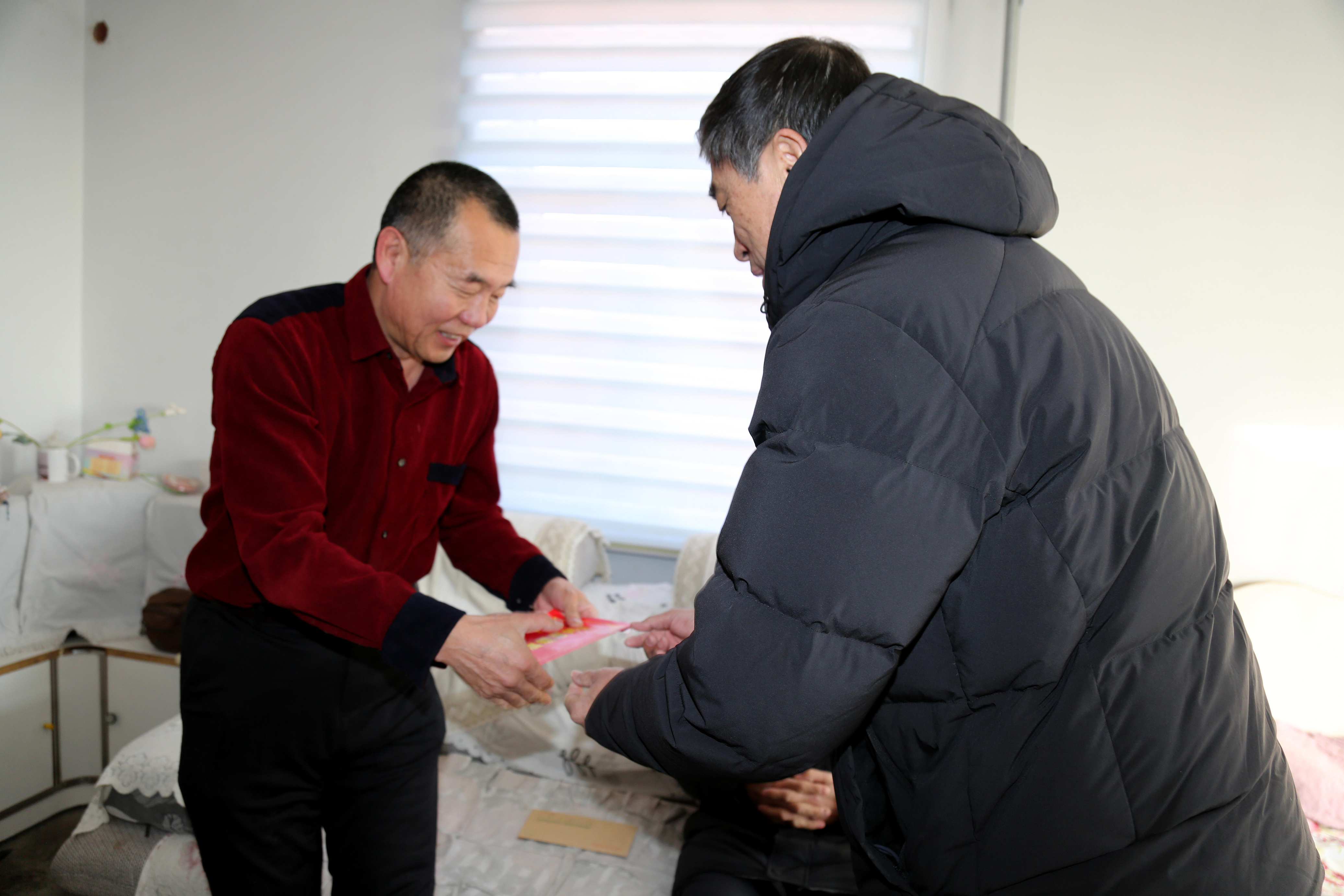 市国资委领导赴平煤投资公司走访慰问困难党员(图4)