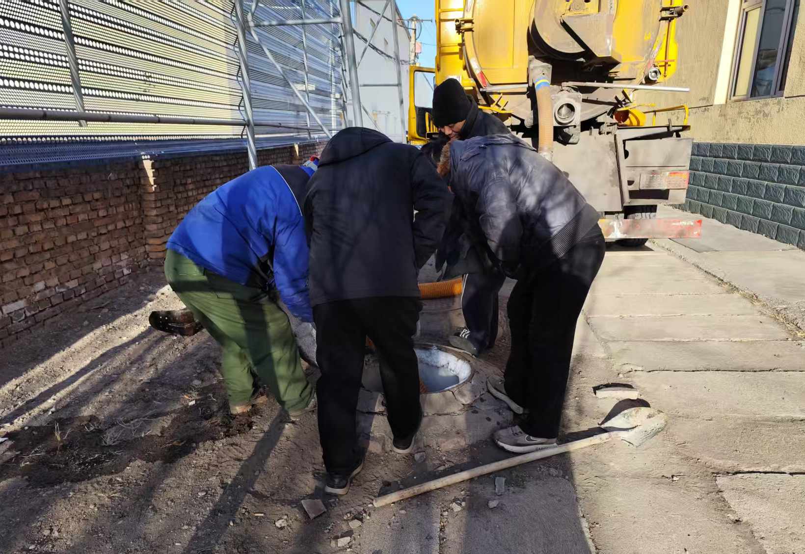 急难时刻显担当 兄弟同心解民忧(图1)