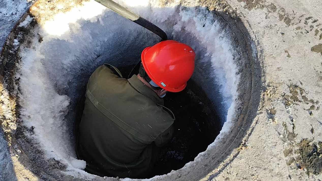 严寒显担当 疏通暖民心(图2)