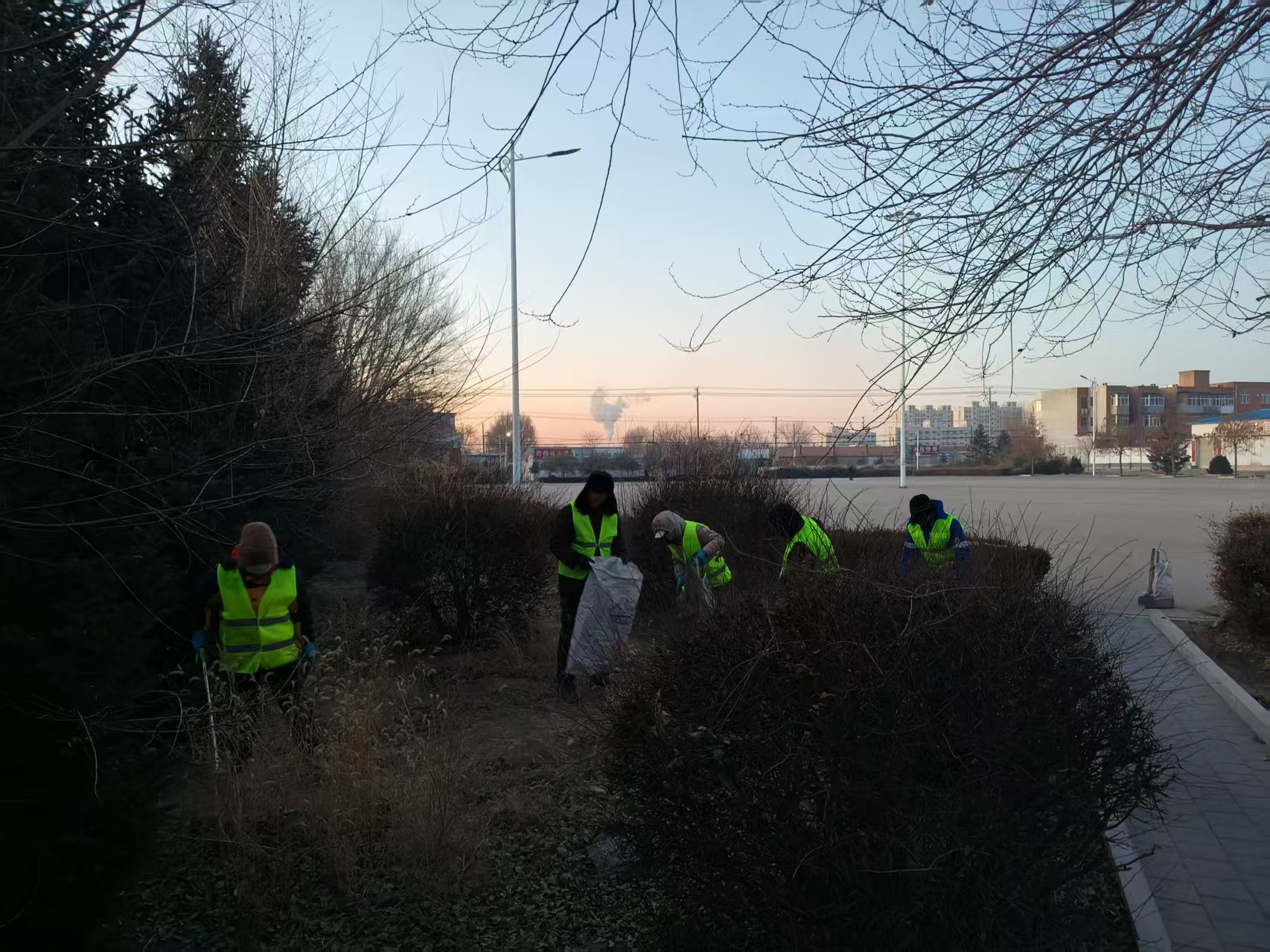 西露天分公司物业管理中心开展春节前卫生大扫除专项行动(图1)