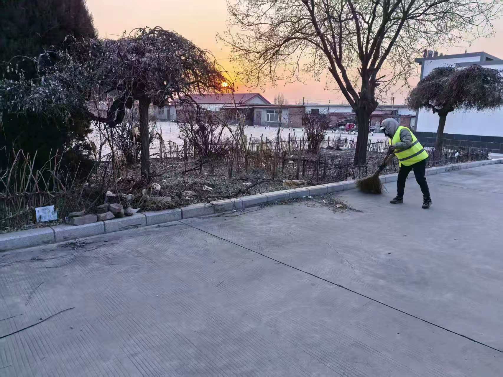 西露天分公司物业管理中心开展春节前卫生大扫除专项行动(图2)