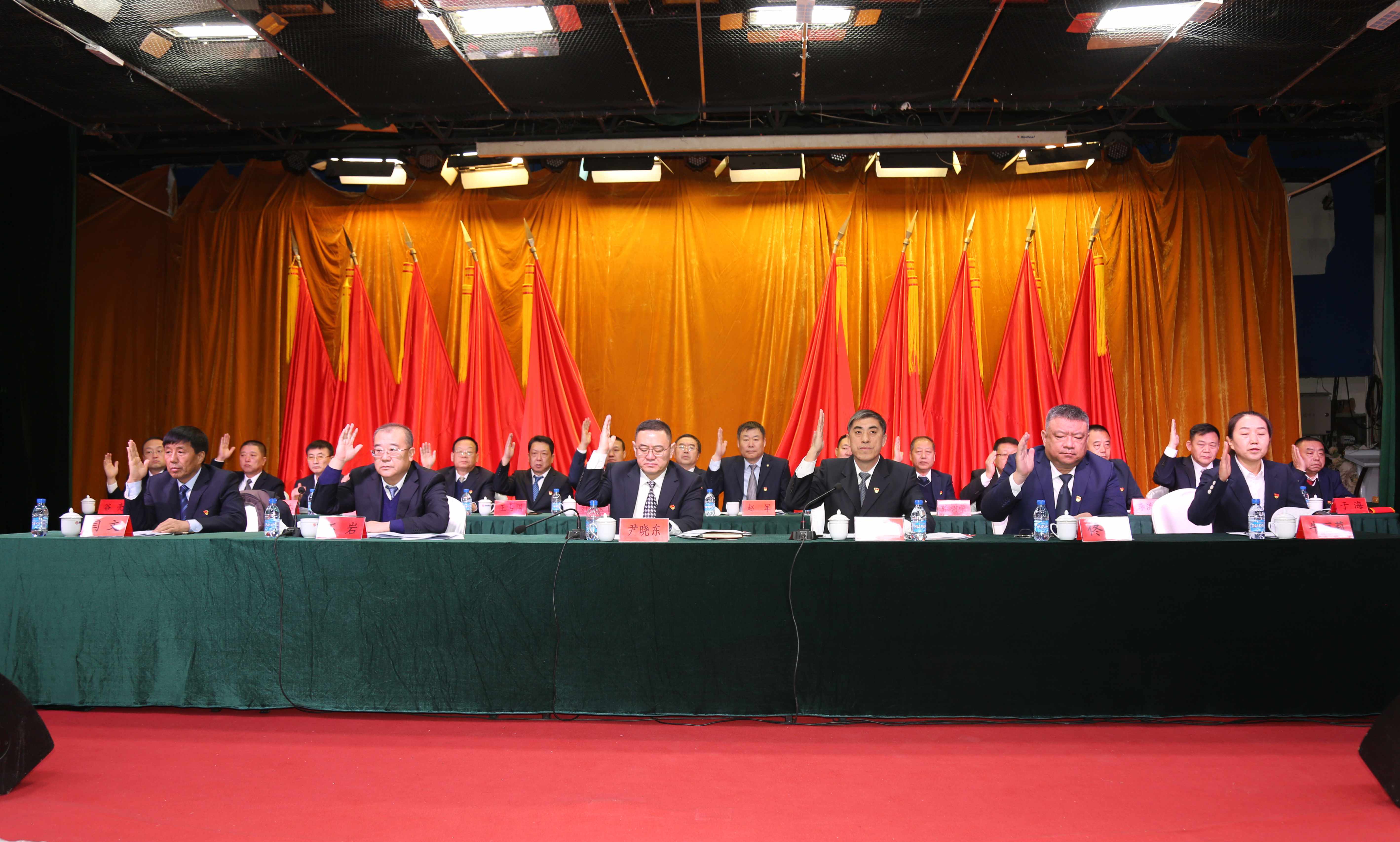 赤峰平煤投资有限责任公司召开2026年工作会议公司二届九次职工代表大会暨2025年度总结表彰大会(图7)