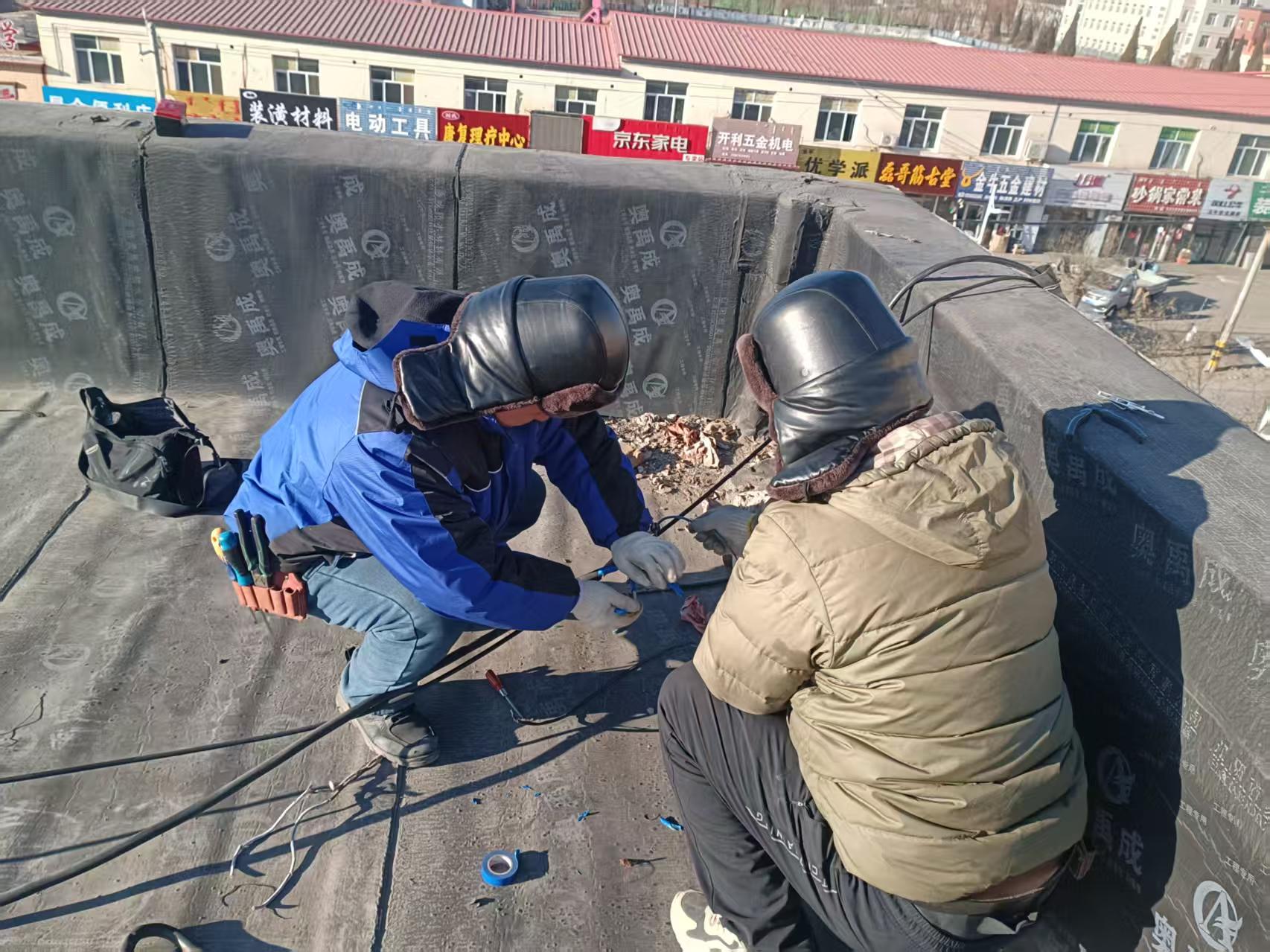 数九寒天守一线 电力检修保平安(图3)