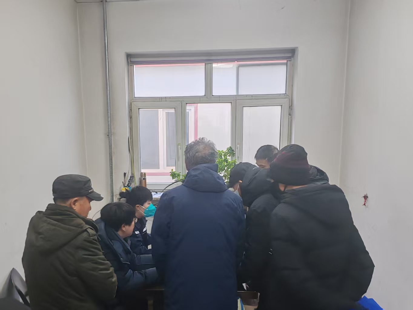 忙年不忘本职 坚守温暖矿区(图1)