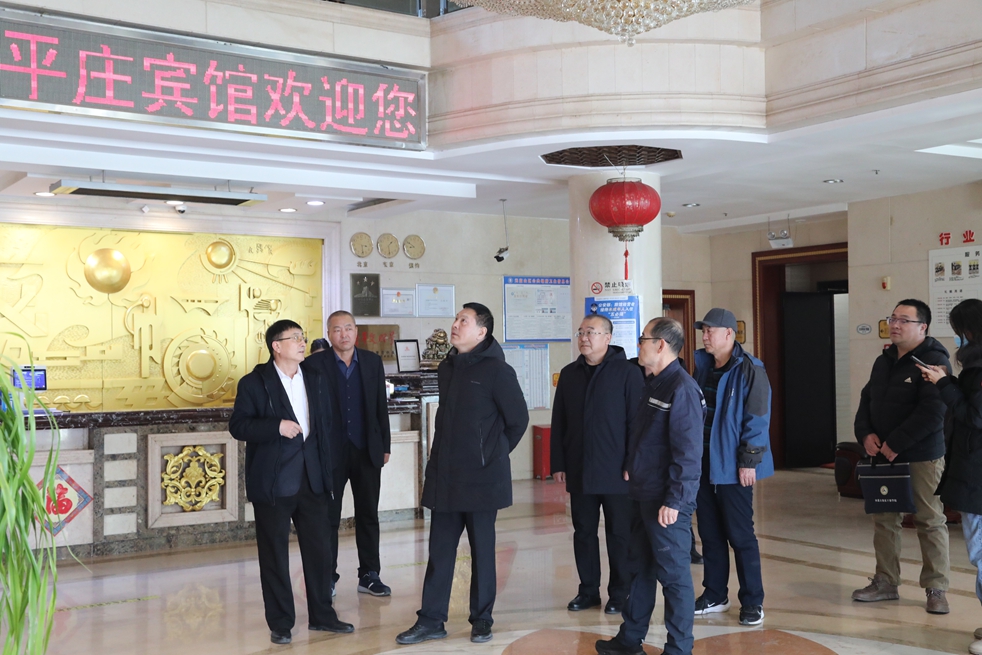 市国资委检查组赴平庄宾馆、平庄商务宾馆开展安全生产专项检查(图1)