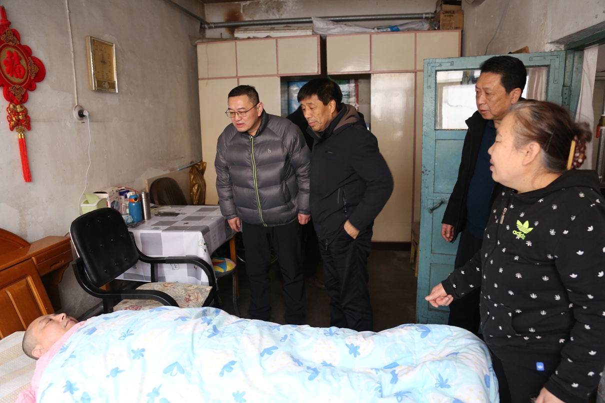 情系职工暖人心 新春慰问显担当(图2)