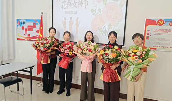 指尖生花绽芳华 天泰公司举办三八妇女节插花活动(图2)
