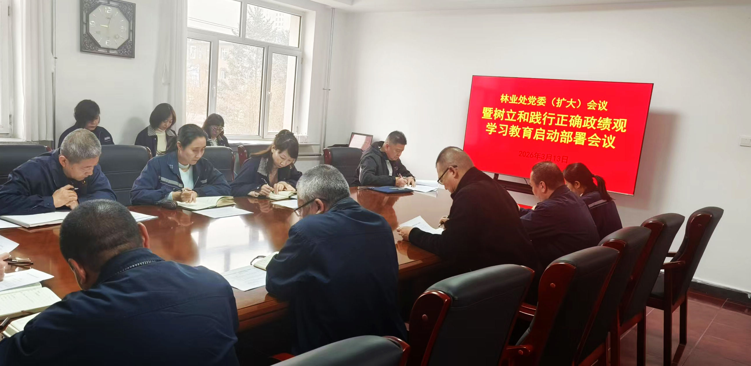 正确政绩观领航程 甲子峥嵘恪守初心(图1)