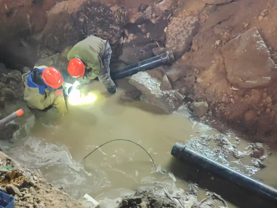 鏖战九小时 守护平安路(图2)