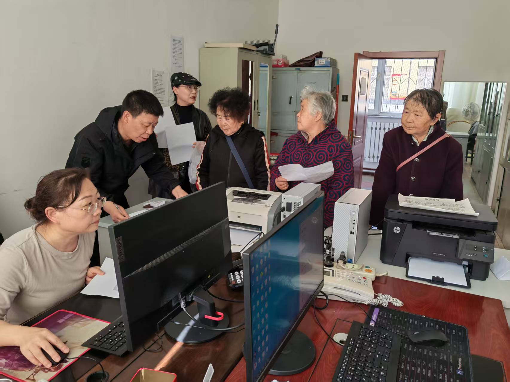 暖心办实事 温情护遗属(图2)