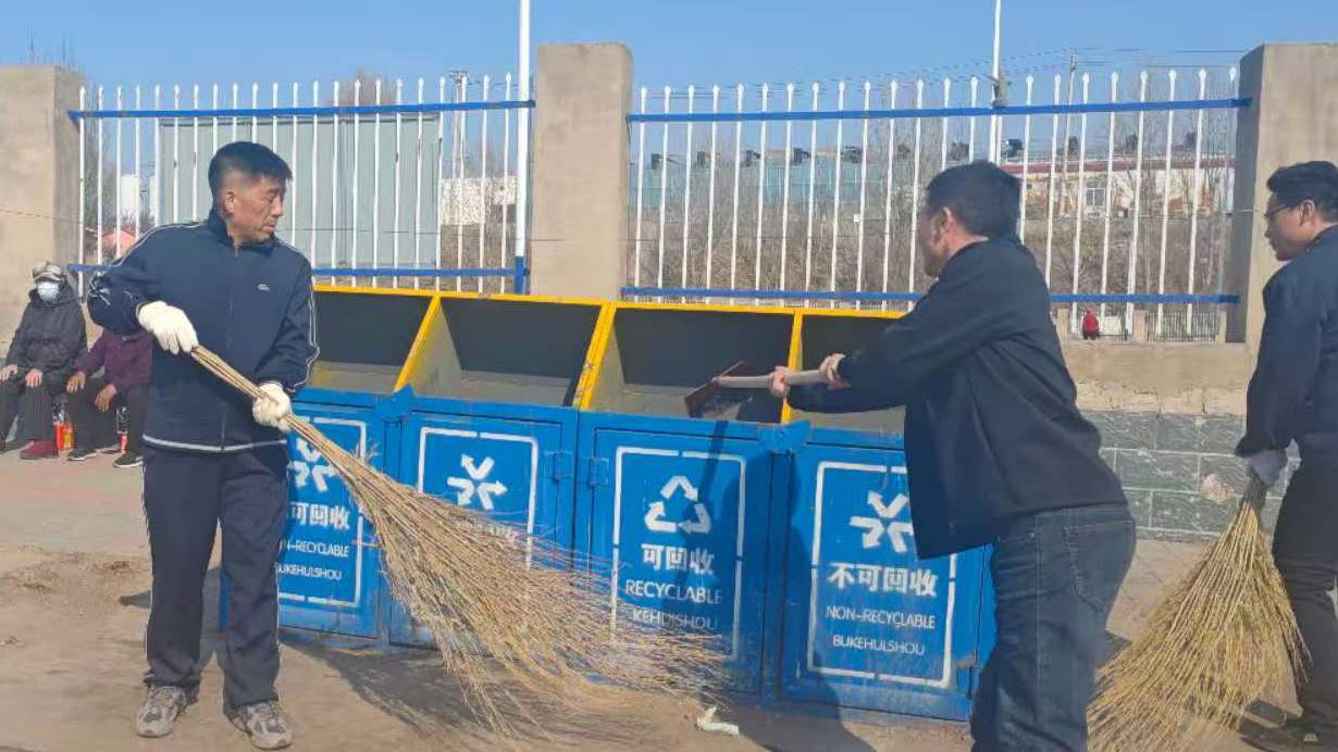 党建引领办实事 环境整治暖民心(图1)