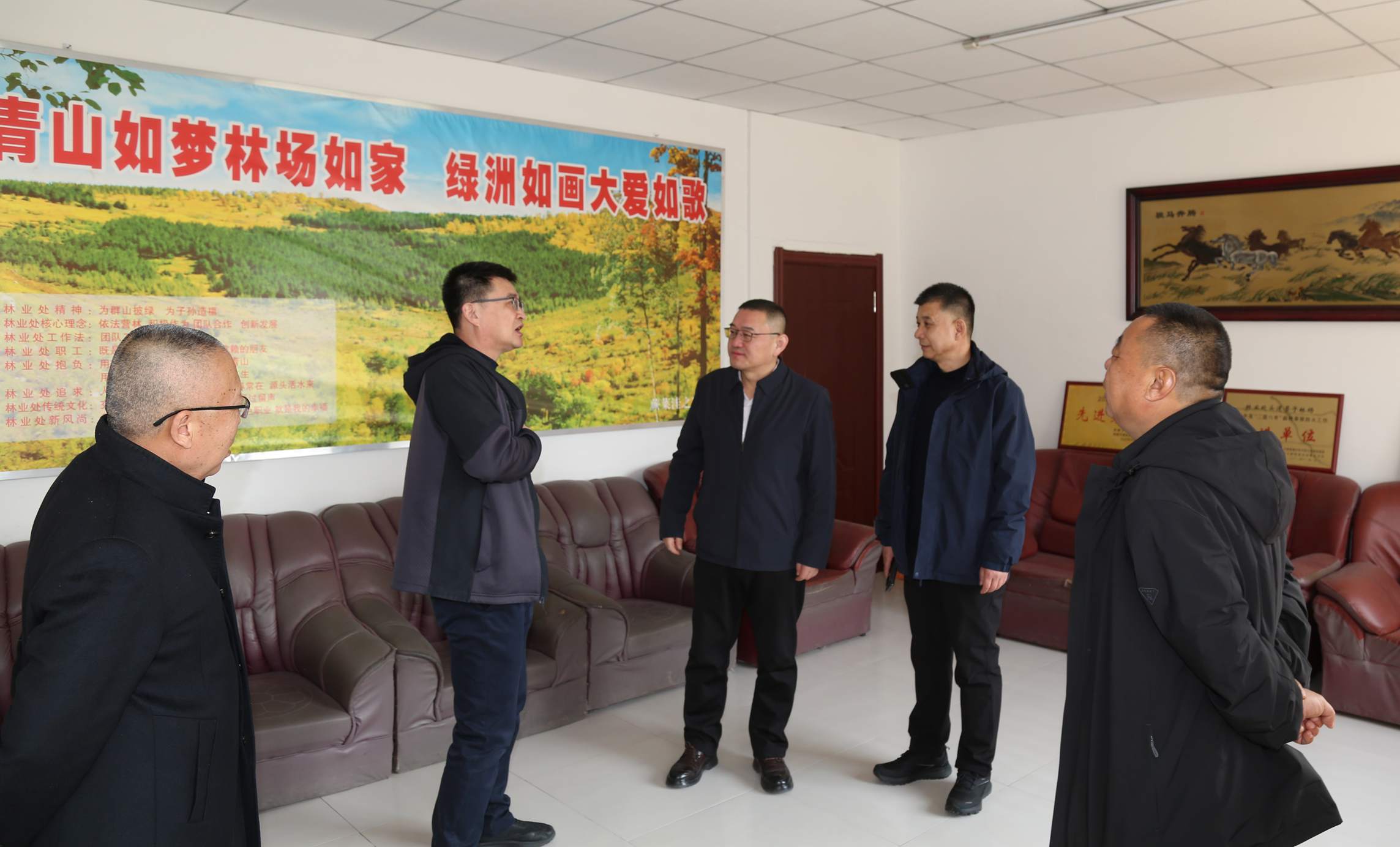 深入林场察实情 实干担当谋新篇(图1)