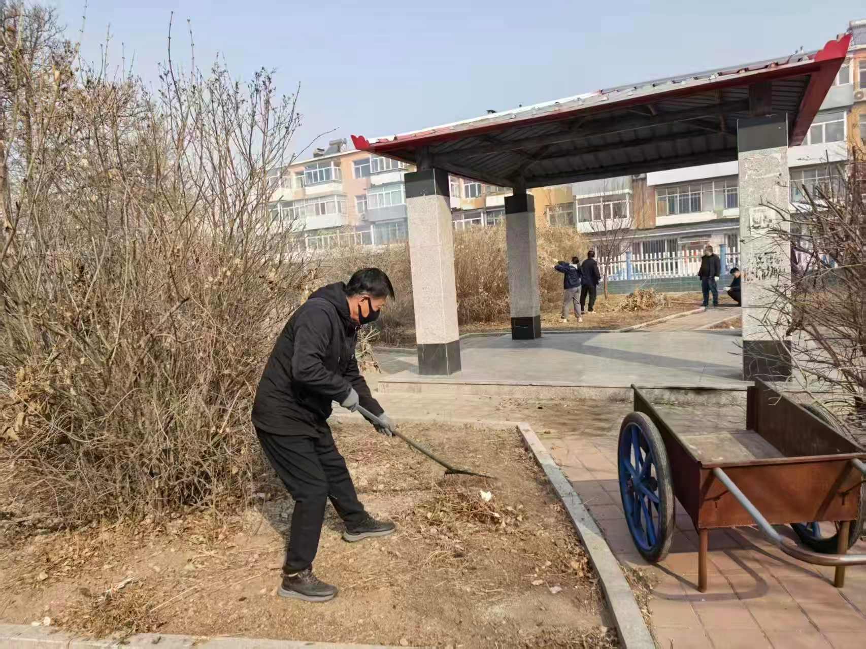 平庄分公司党委开展党员义务奉献活动(图2)