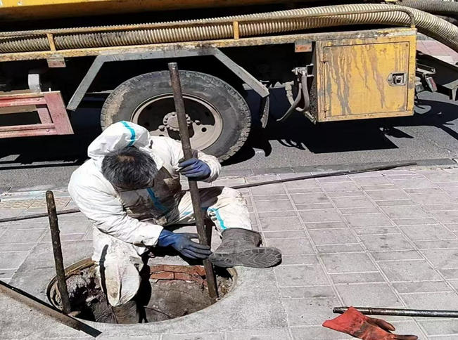 平庄分公司全力开展下水井淤堵疏通专项作业(图2)