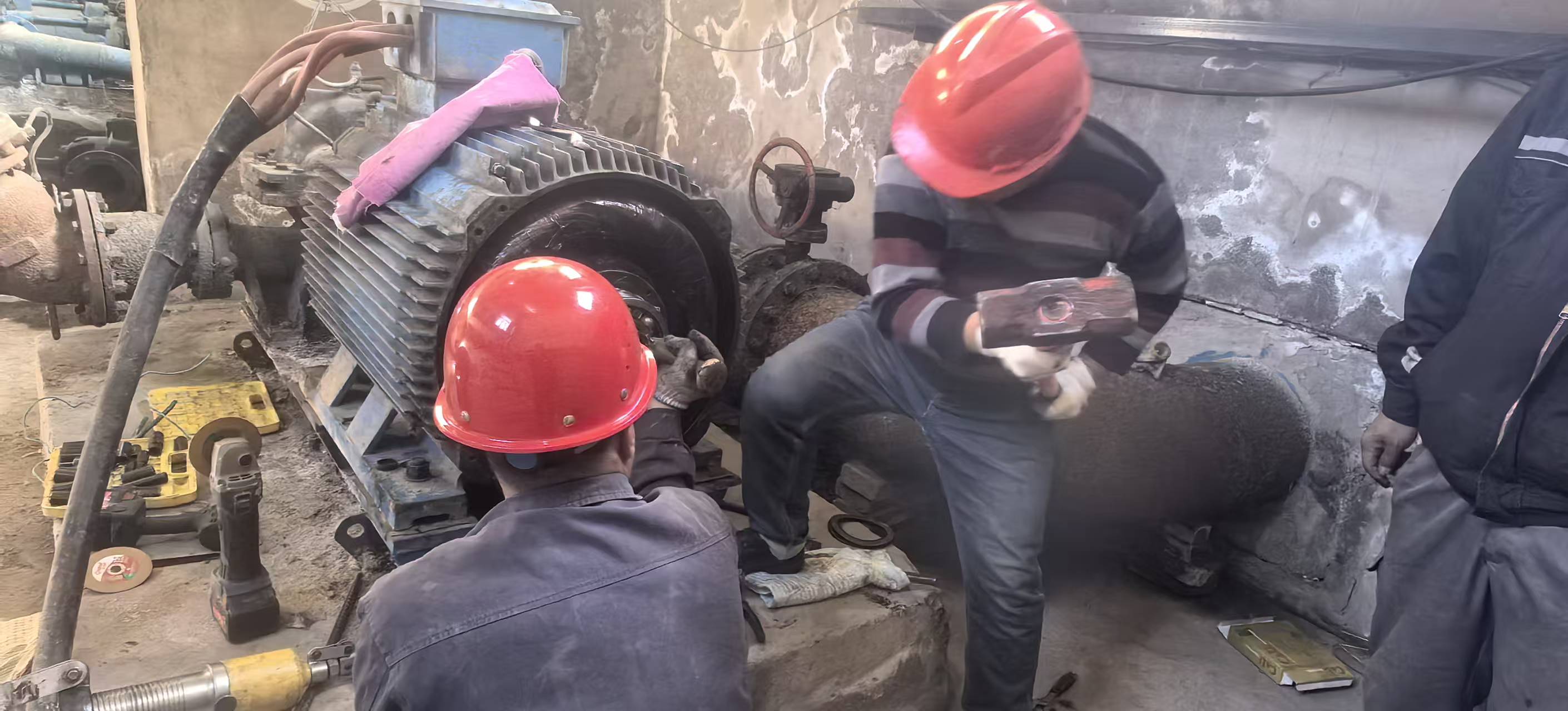 紧急抢修水泵故障 守护矿区供水安全(图2) 紧急抢修水泵故障 守护矿区供水安全(图2)