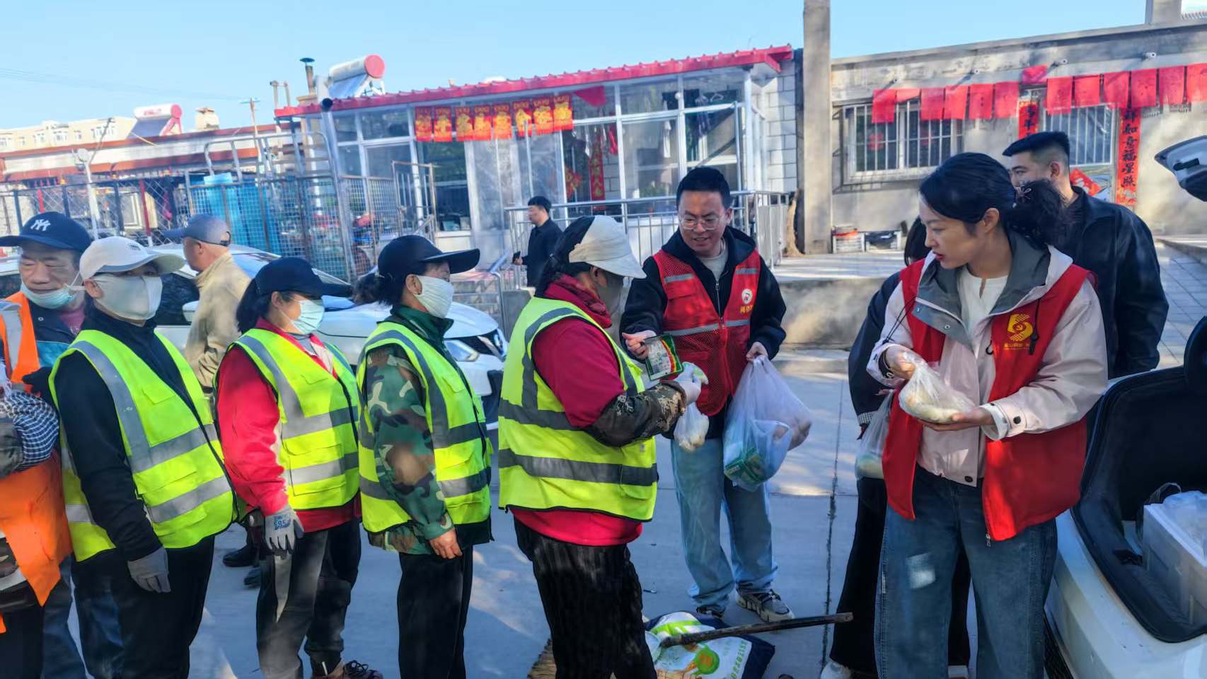 “爱心早餐”暖人心 向矿区美容师致敬(图2)
