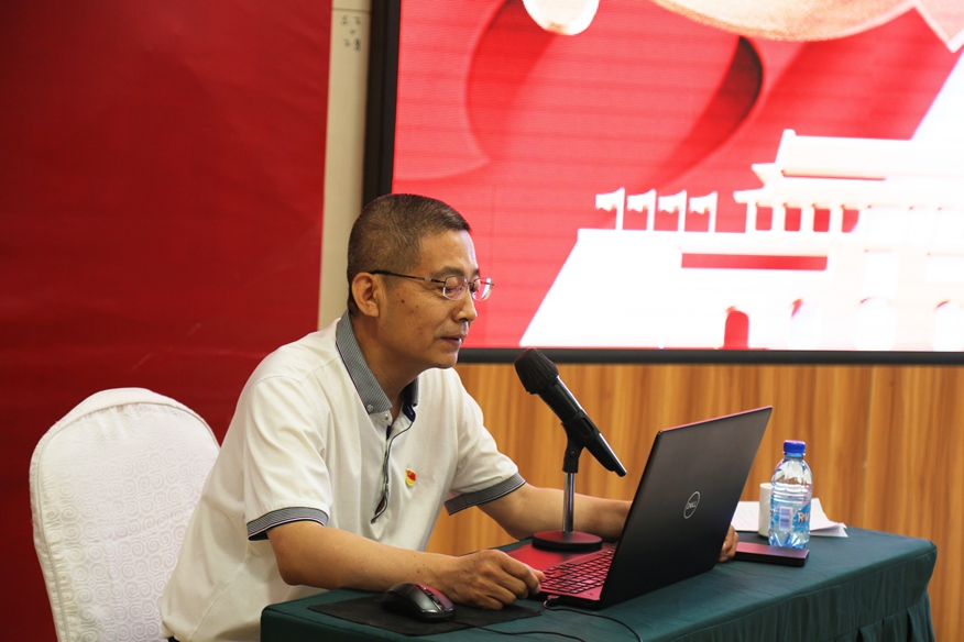 林海深处的“红色领跑员”(图3) 林海深处的“红色领跑员”(图3)