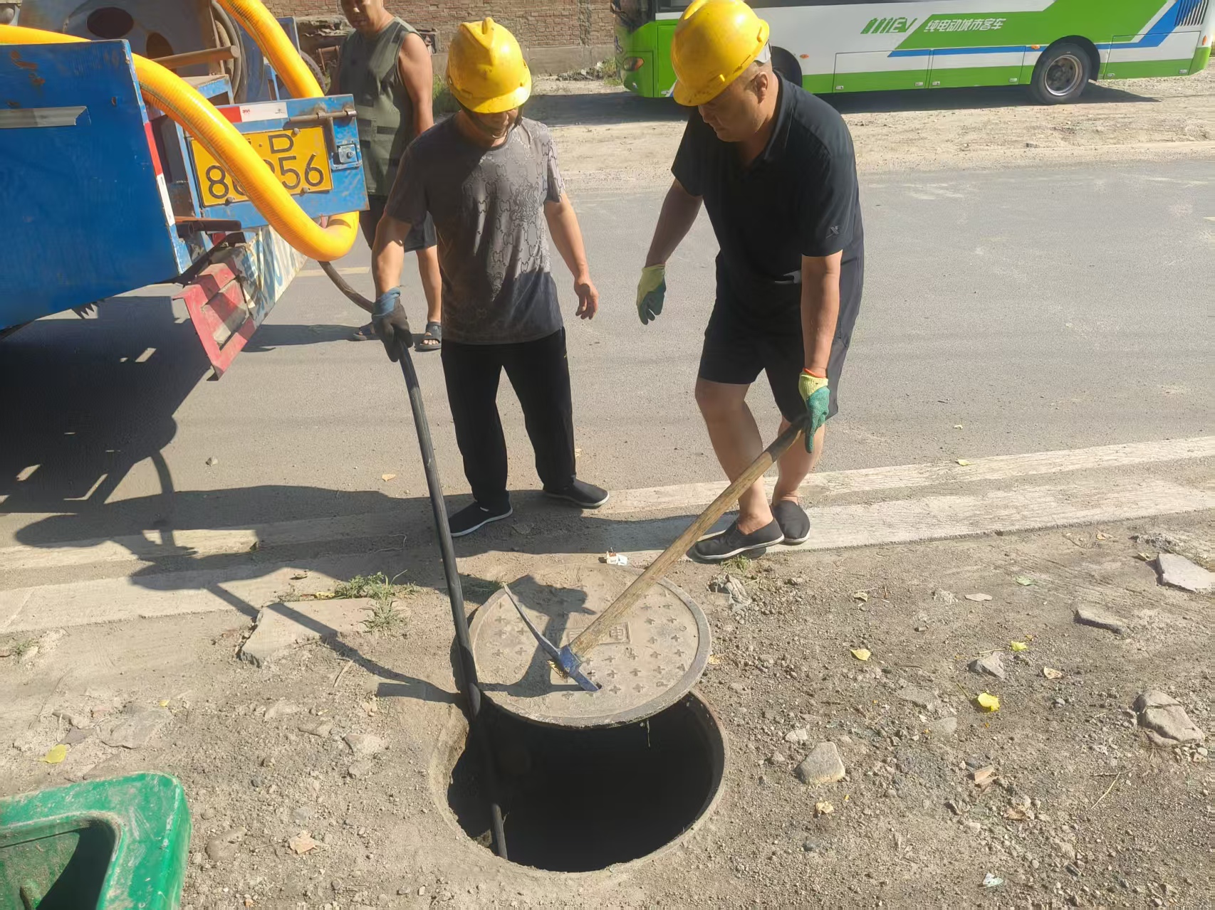 坚守地下“生命线”守护万家烟火气(图1)